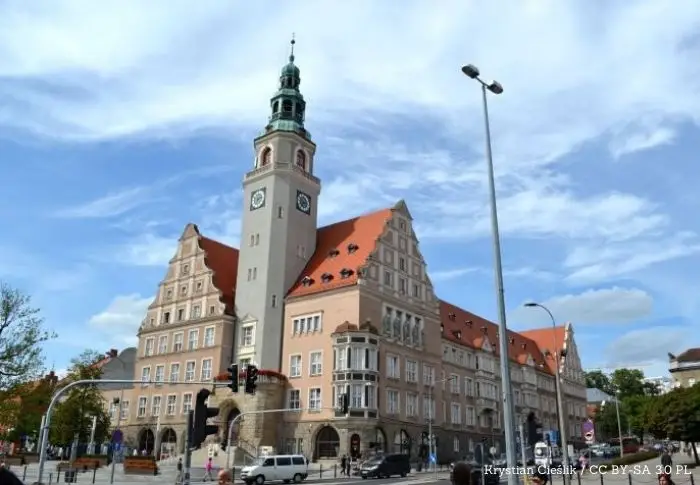 Rekordowy zjazd samorządowców w Mikołajkach – prezydent Nawrocki gościem