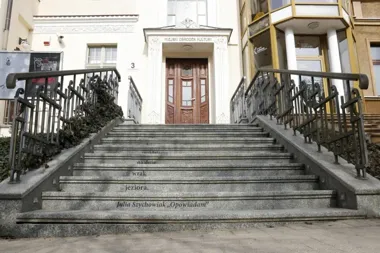 Poezja wychodzi na bruk - Olsztyn dostaje wiersze po drodze